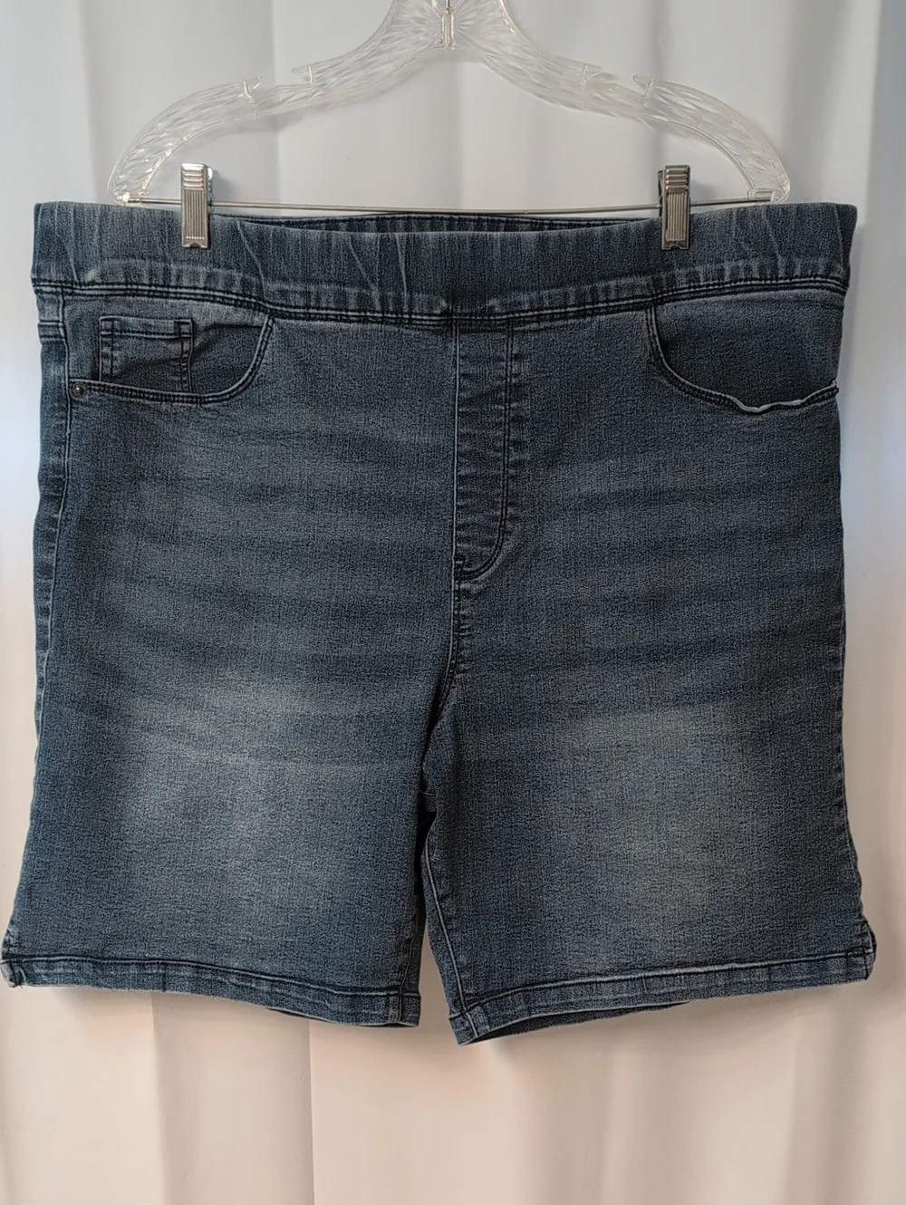 DKNY Jeans Women's XXL Pull On Elastic Waist Denim Bermuda Shorts Curvy Comfort